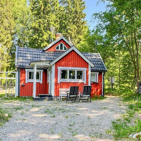 Cozy Home In Oerebro With Wifi ภายนอก รูปภาพ