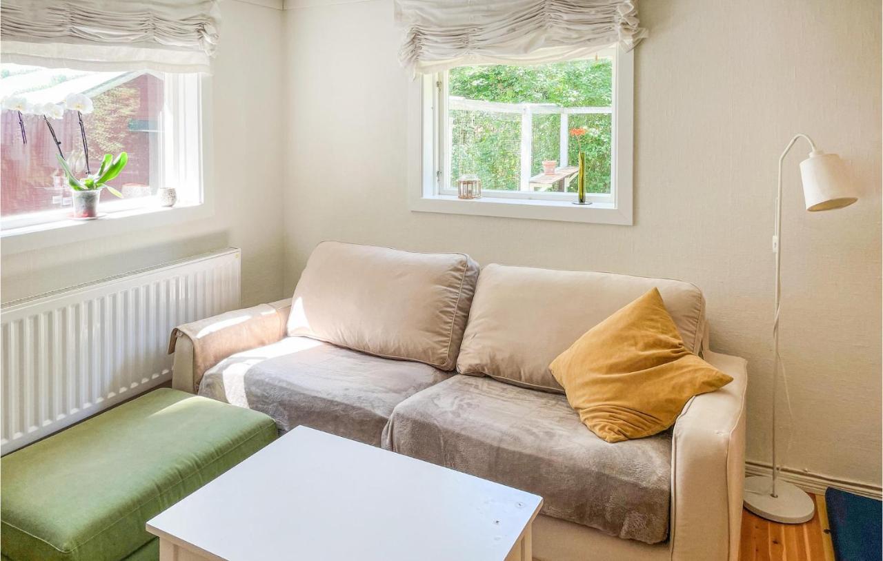 Cozy Home In Oerebro With Wifi ภายนอก รูปภาพ