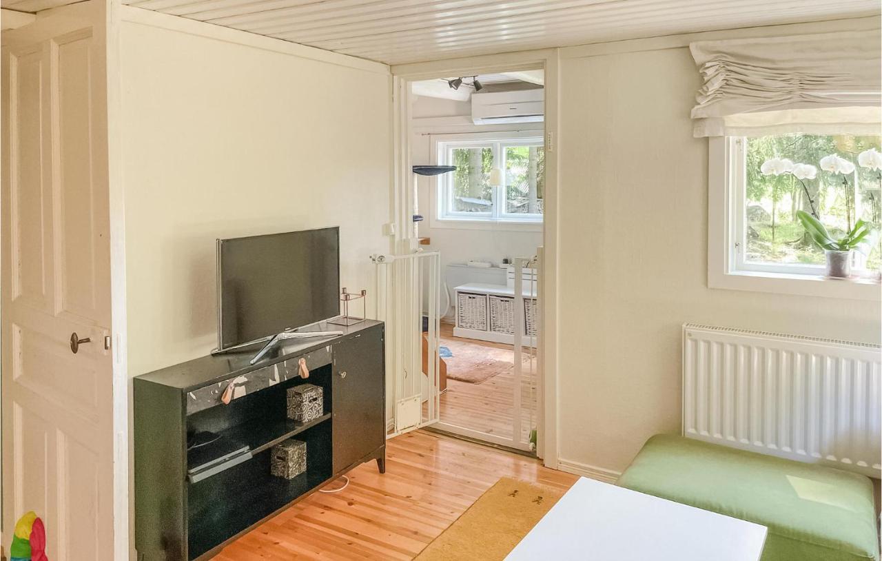Cozy Home In Oerebro With Wifi ภายนอก รูปภาพ